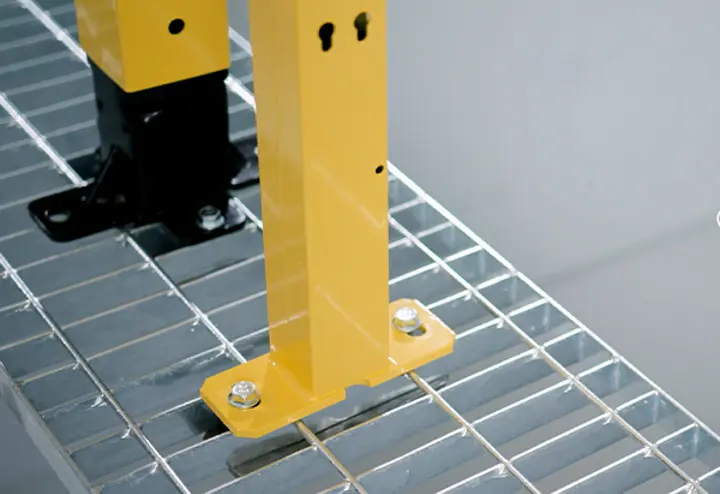 Oändliga installationsmöjligheter av våra stolpar på entresolgolv  Oändliga installationsmöjligheter av våra stolpar på entresolgolv