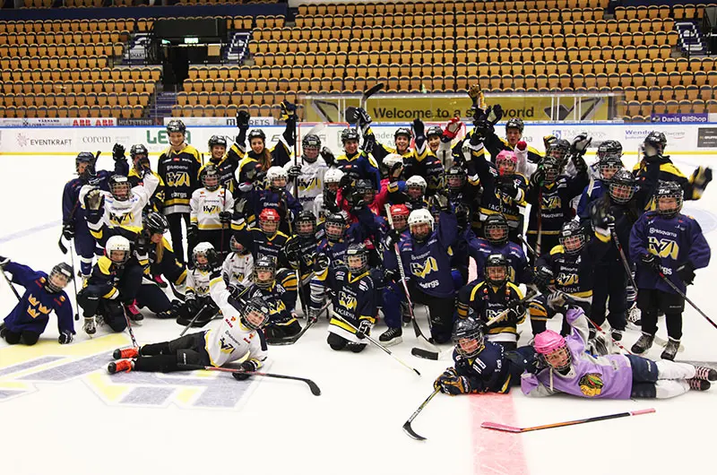 World-Girls-Hockey-Day.jpg)