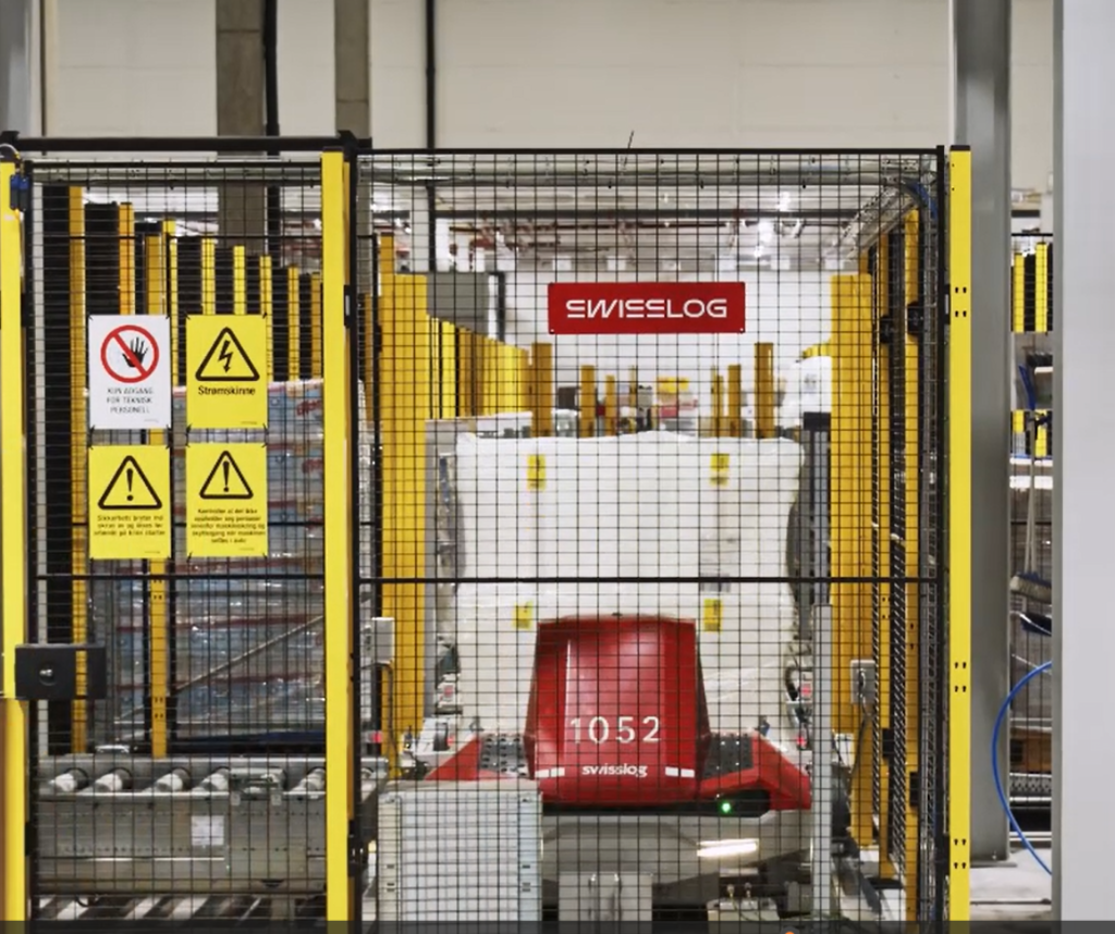Video som visar samarbetet mellan Axelent och Swisslog – hur säkerhetslösningar integreras i automatiserade logistikprojekt.