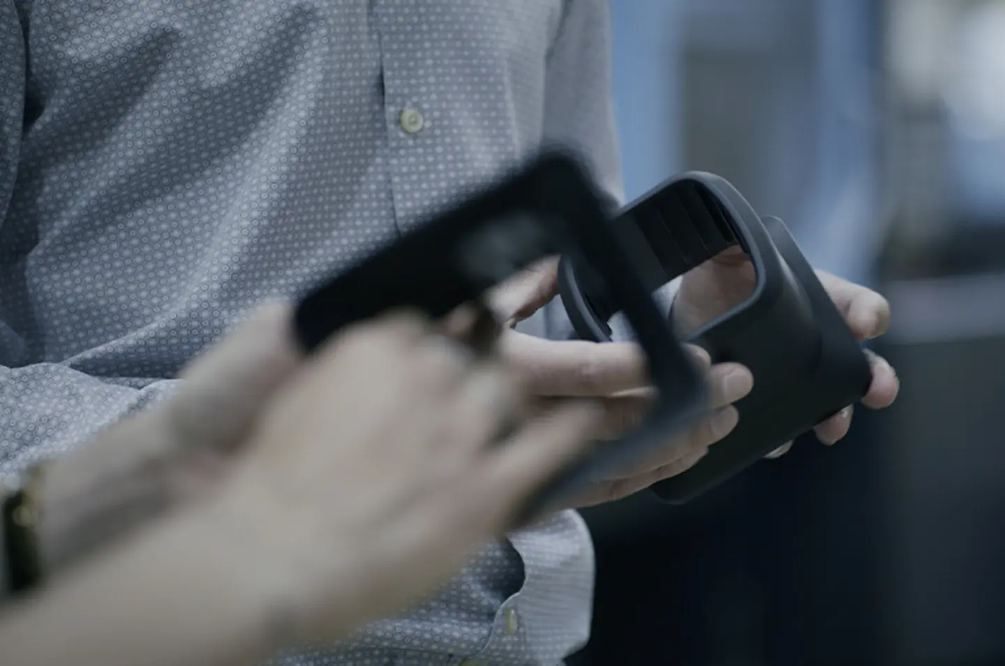 gul och svart fotgängarskyddsanordning