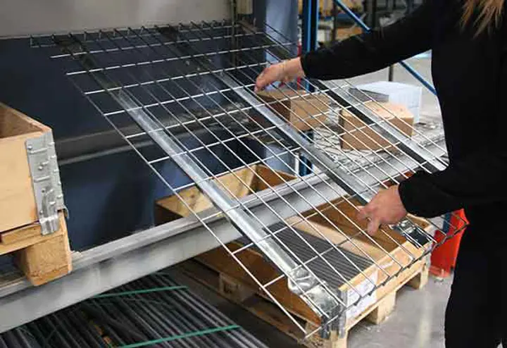 Axelent Shelfstore nätthyllplan är en säker och stabil produkt för lager i alla storlekar Axelent Shelfstore nätthyllplan är en säker och stabil produkt för lager i alla storlekar