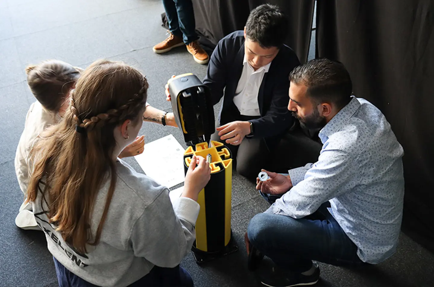 Axelent Ambassadors monterar en påkörningsbarriär konfiguration